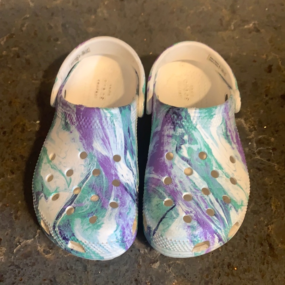 Marble crocs